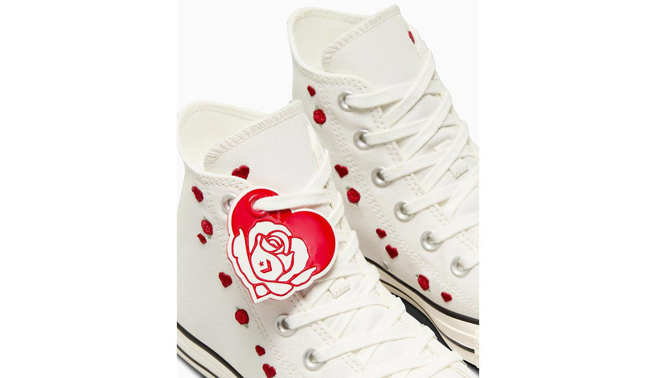 Converse Chuck Taylor All Star Heart