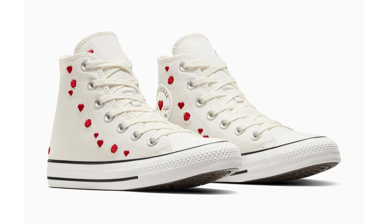 Converse Chuck Taylor All Star Heart
