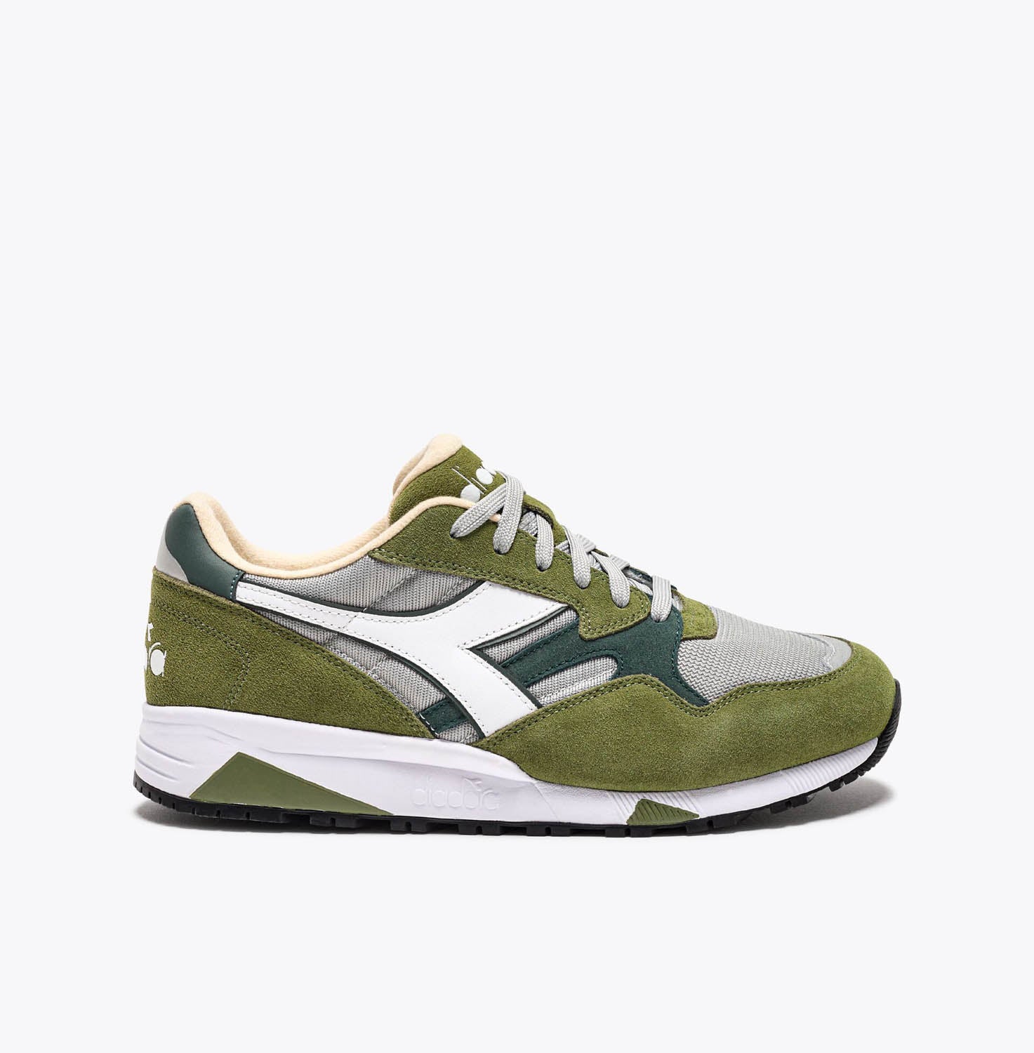 Diadora N902