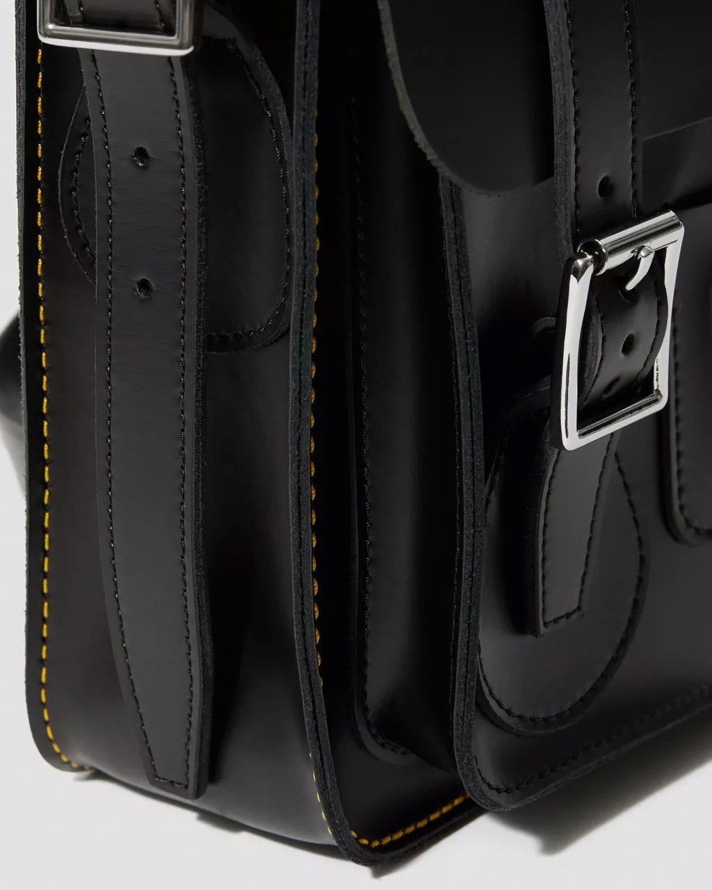 Dr. Martens Sac Kiev cuir smooth 28 cm