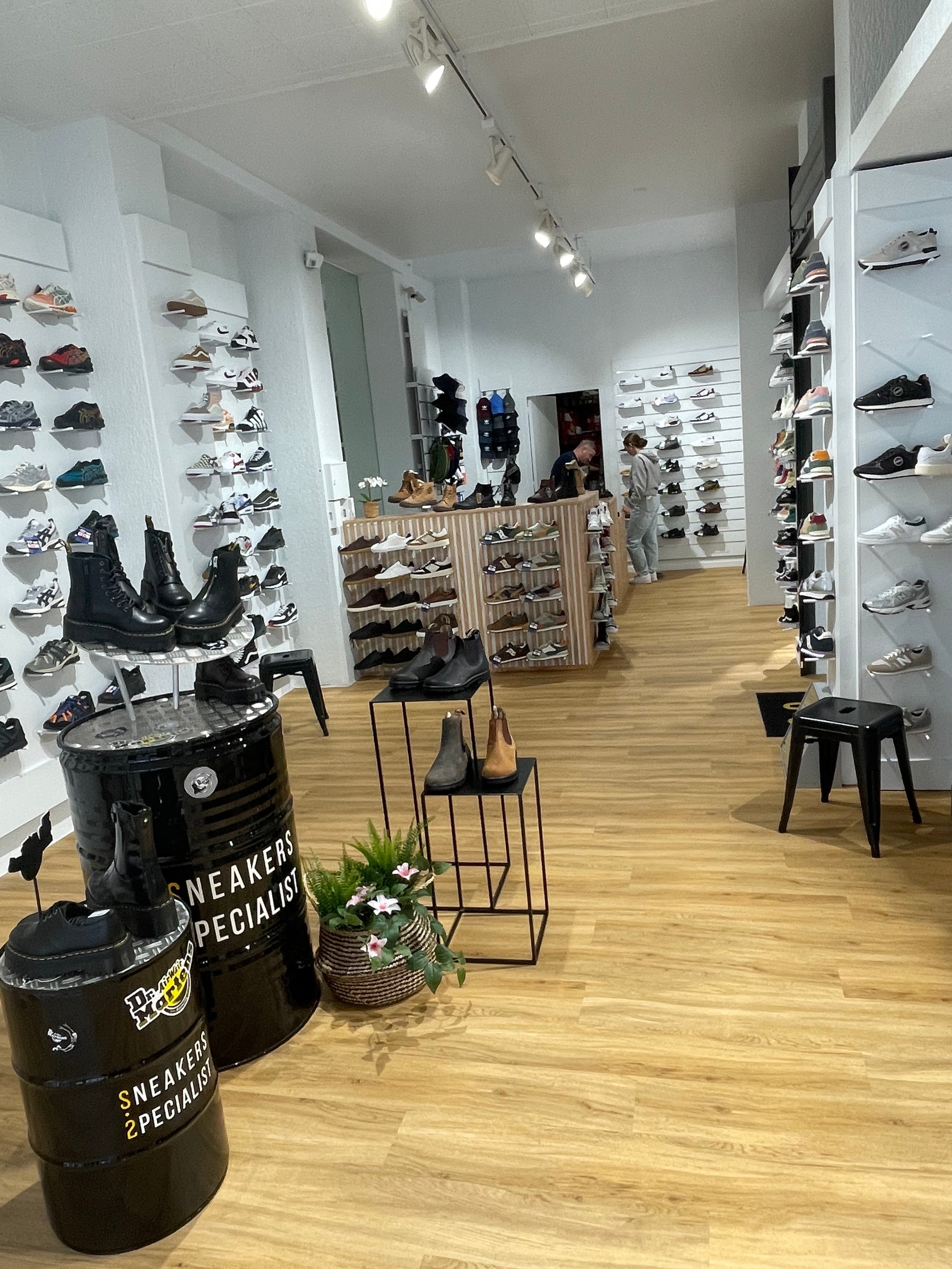 Photo interieur magasin S2 Sneakers Specialist Vichy