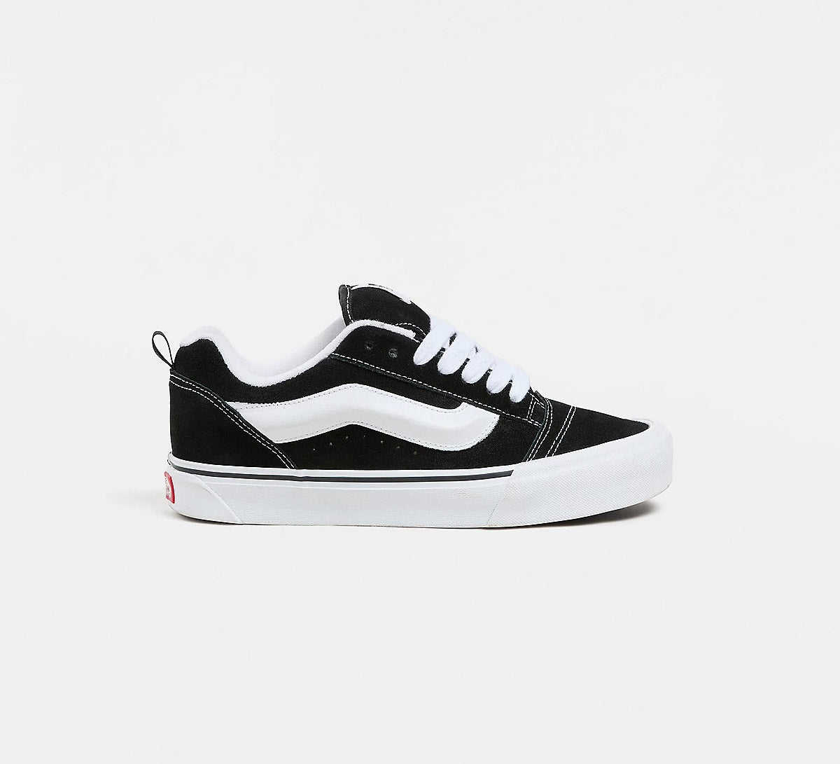 Commandez les Vans Knu Skool Enfant Style et Confort en noir